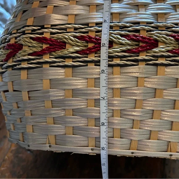 Eaton’s Vintage Woven Sewing Basket with Floral Embroidery and Satin Interior - Picture 16 of 16